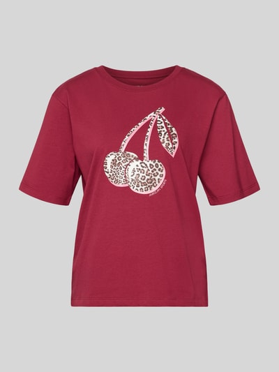 Produktfoto, T-Shirt mit Motiv-Print von Marc Cain in Dunkelrot, reine Baumwolle, Regular Fit, Rundhalsausschnitt, Kirschmotiv, glatte Struktur