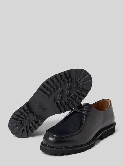 Produktfoto, schwarze Schnürschuhe aus echtem Rindsleder Modell 'HECTOR' von Selected, robuste Profilsohle, glatte Ledertextur