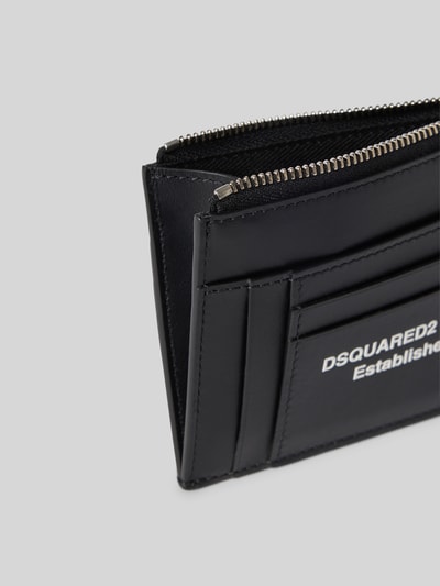 Produktfoto, Portemonnaie mit Logo-Print von Dsquared2 in Schwarz mit Hauptfach, Reißverschluss, Steckfächer, glattes Design, Logo-Prägung, Breite 12 cm, Länge 10 cm.