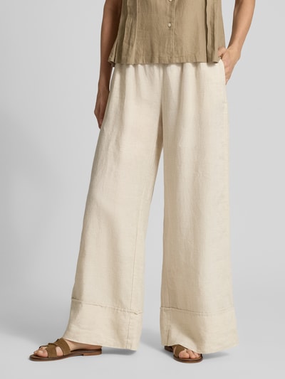 Frauenmodel trägt Leinenhose mit elastischem Bund Modell 'FLORA' von Stefanel, Reines Leinen, Wide-Leg-Fit, Kordelzug, angedeutete Gesäßleistentasche, Bundweite bei Größe S 36 cm, Innenbeinlänge 78 cm, Naturoptik, glatte Textur, Ganzkörperansicht von vorne.