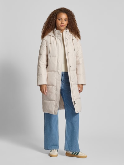 Only Płaszcz pikowany o kroju comfort fit z drobną fakturą model ‘IRENE’ Złamany biały 1