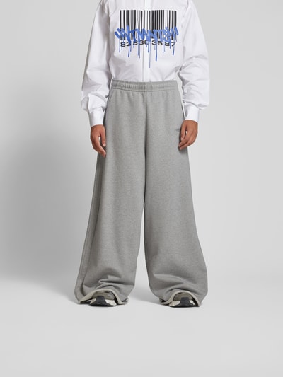 VETEMENTS Baggy Fit Sweatpants mit Label-Stickerei Hellgrau 4