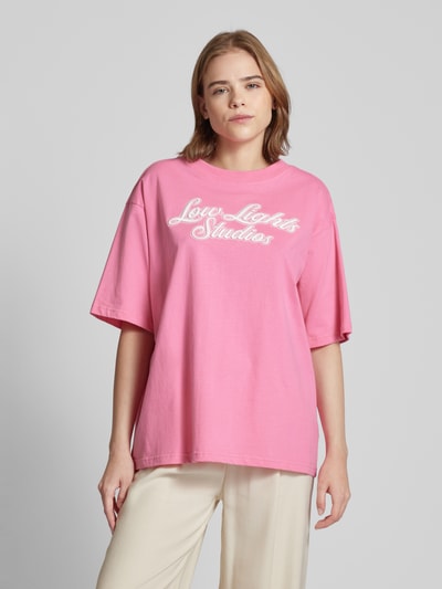 Low Lights Studios Relaxed Fit T-Shirt mit Label-Stitching Modell 'SHUTTER' Pink 4