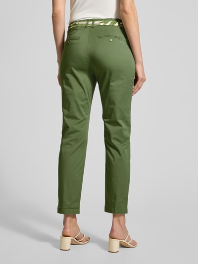 Christian Berg Woman Slim Fit Chino mit Bindegürtel Schilf 5