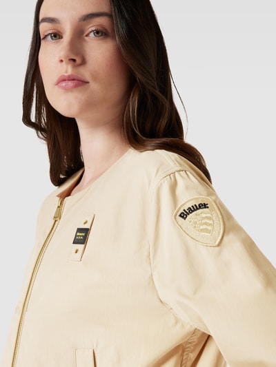 Blauer USA Bomberjacke mit Rundhalsausschnitt Sand 3