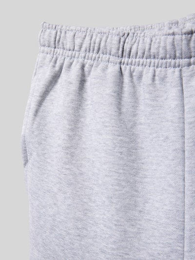 Productfoto, Jeansshorts uit katoenmix van Lacoste in melange look, relaxed fit, logotoepassing, elastische zoom, sweatstof.