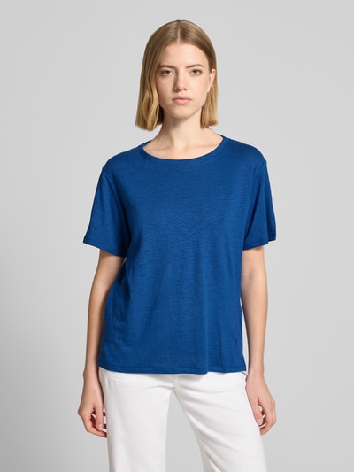 Frauenmodel trägt Regular Fit T-Shirt aus Leinen-Mix Modell 'PELOTA' von Weekend Max Mara, Optik: Unifarben, Feinstrick, Ganzkörperansicht von vorne.