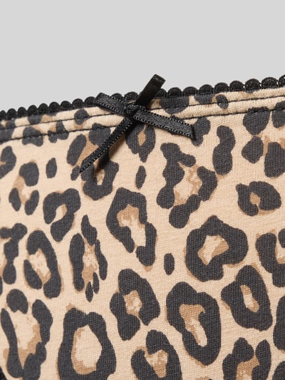 Produktfoto, String mit Spitzenbesatz von Jake*s Casual im Leo-Print, gefertigt aus Baumwoll-Elasthan-Mix, Körpernahe Passform, elastischer Bund