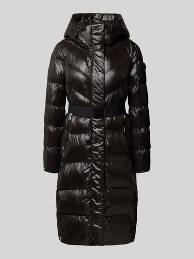 Produktfoto, płaszcz pikowany z kapturem, krój slim fit, pasek, Model 'DULCE' od khujo, czarny, błyszcząca faktura, długość 100 cm, szerokość ramion 44 cm, szerokość w rozmiarze S 44 cm, długość rękawów 61 cm