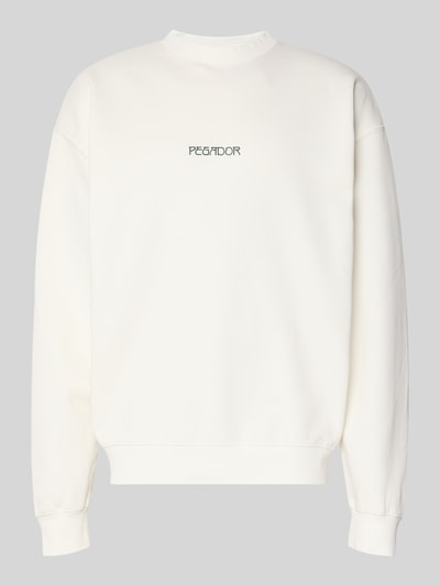 Produktfoto, Oversized Sweatshirt mit Logo-Print Modell 'Stavoren' von Pegador aus bawełniany mix, kolor kremowy, krój oversize, okrągły dekolt, elastyczne wykończenia, długość pleców 70 cm, długość rękawa 65 cm
