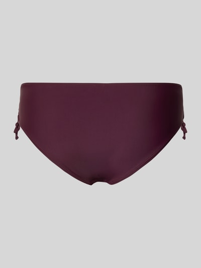 Produktfoto, Bikinihose mit seitlichen Raffungen Modell 'Lolo' von LASCANA in dunklem Violett, glatte Textur, körpernahe Passform.