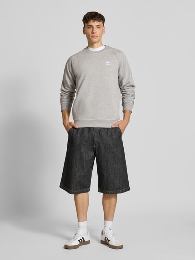 adidas Originals Bluza z wyhaftowanym logo Jasnoszary melanż 1