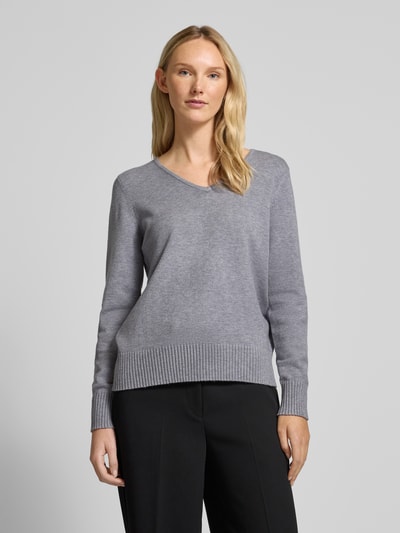 Christian Berg Woman Regular Fit Strickpullover mit V-Ausschnitt Mittelgrau 4