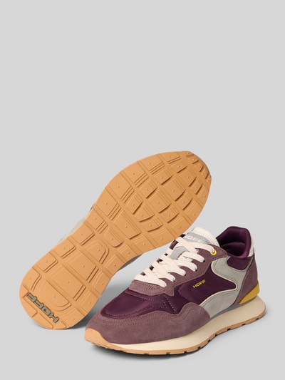 Produktfoto, Sneaker aus Leder-Mix mit Logo-Detail Modell 'City' von HOFF, abgerundete Passform, lila, grau, gelb, beige, sichtbare Texturen, Schnürverschluss, Damen Sneaker Kontext