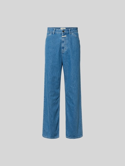 Produktfoto, Straight Fit Jeans mit Logo-Patch von Closed, reine Baumwolle in Blau, Eingriff- und Gesäßtaschen, glatte Struktur, frontale Ansicht