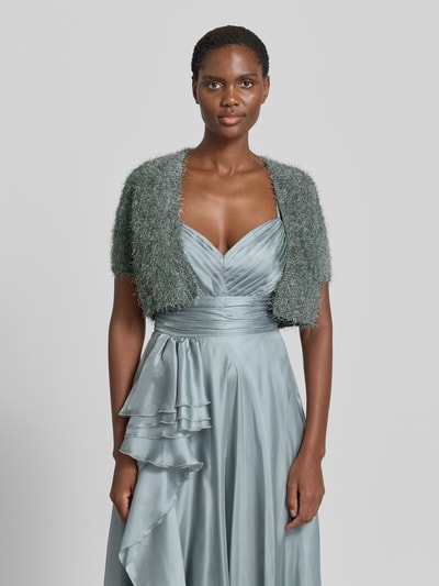 Frauenmodel trägt Cropped Bolero mit 1/2-Arm von V.M. in Grau, gerade Passform, offene Front, strukturierte Textur, Ganzkörperansicht von vorne.
