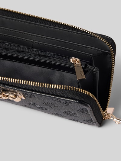 Produktfoto, Portemonnaie in Leder-Optik Modell 'Anise' von Guess, schwarzes Kunstleder, goldfarbene Details, Logo-Prägung, Reißverschluss