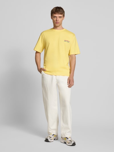 REVIEW T-Shirt mit Label-Print Pastellgelb 1