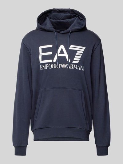 EA7 Emporio Armani Hoodie met labelprint, model 'SPRAY' Marineblauw - 2