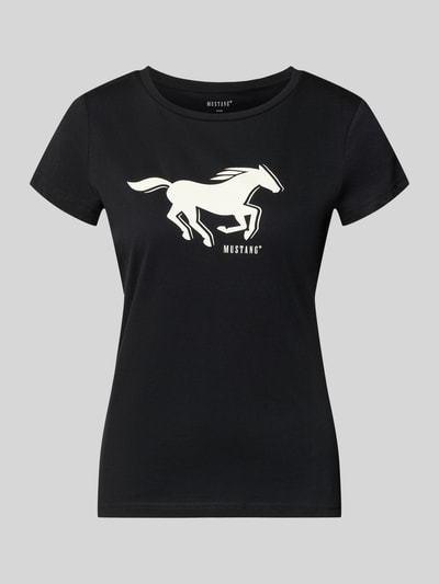 Produktfoto, Regular Fit T-Shirt mit Logo-Print Modell 'Loa' von Mustang, czarna bawełna, krój regular fit, okrągły dekolt, damska koszulka