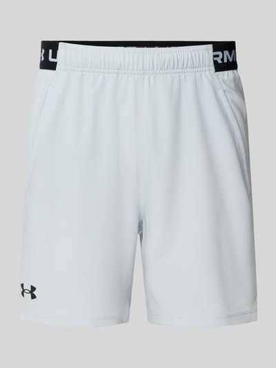 Under Armour Relaxed Fit Shorts mit Logo-Print Modell 'Vanish' Hellgrau 2