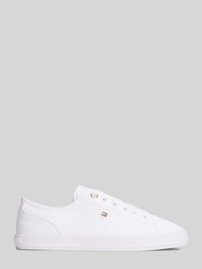 Productfoto, Low Top Sneaker aus Canvas mit Logo-Applikation van Tommy Hilfiger, look: effen, logodetail, punt van de schoen afgerond, hakvorm plat, vetersluiting, materiaal: puur katoen, structuur van canvas