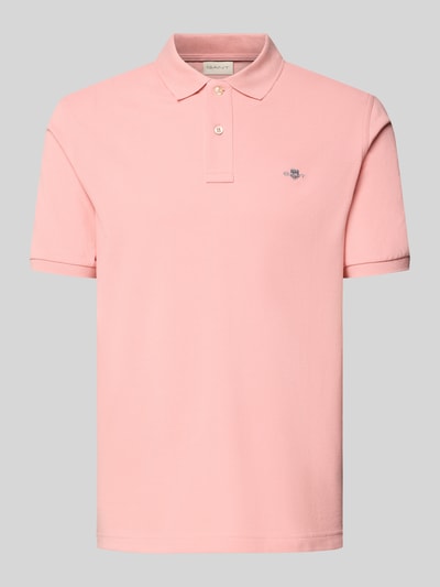 Produktfoto, Slim Fit Poloshirt mit Logo-Stitching von Gant, różowa bawełna, krój slim fit, krótki rękaw, kołnierzyk polo, długość tyłu 70 cm w rozmiarze M