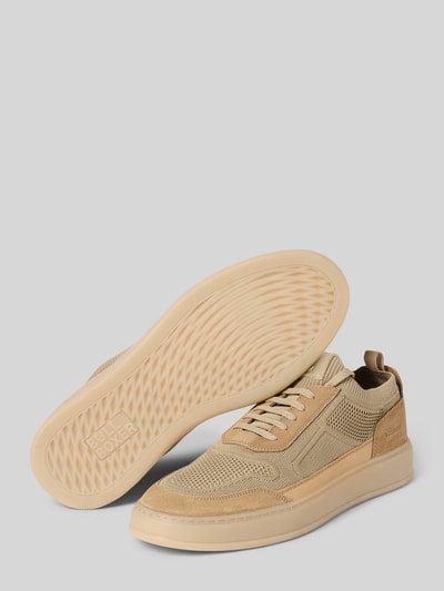 Produktfoto, Sneaker mit Label-Detail von BULLBOXER in Beige, abgerundete Form, Schnürverschluss, strukturierte Sohle, Absatzhöhe 3 cm, Schafthöhe 7 cm, Schaftweite 9 cm, Herren Sneaker