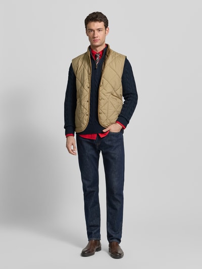 Männermodel trägt Troyer mit Label-Stitching von Polo Ralph Lauren aus Reiner Baumwolle, Regular-Fit, gerippte Abschlüsse, Troyer-Kragen, kurzer Reißverschluss, navy-blau, Ganzkörperansicht von vorne.