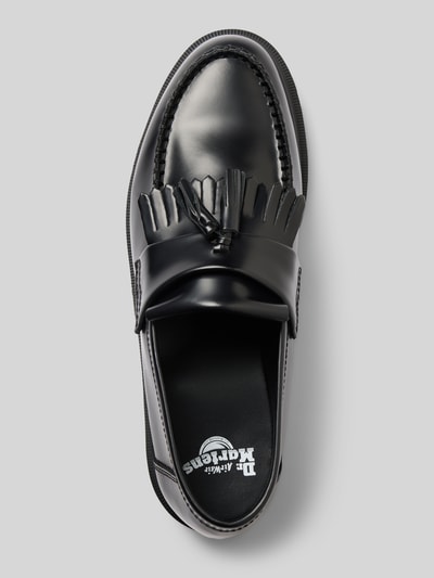 Productfoto, Loafer met applicatie model 'Adrian' van Dr. Martens, afgeronde vorm, geprofileerde zool, zwart leer, hakhoogte 3 cm, schachthoogte 8 cm, schachtwijdte 6 cm, heren loafer, glanzend oppervlak, bovenaanzicht
