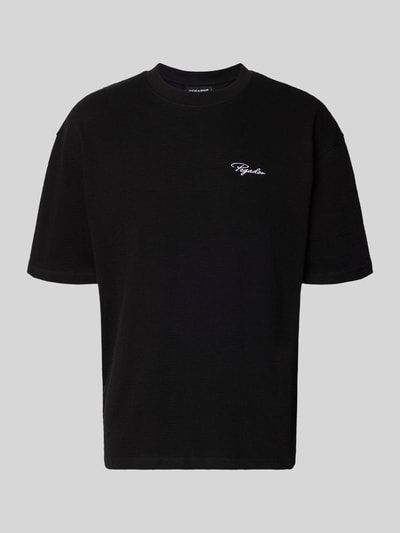 Produktfoto, Oversized T-Shirt mit Logo-Stitching Modell 'Signar' von Pegador aus reiner Baumwolle in Schwarz, strukturierte Oberfläche, Rundhalsausschnitt.