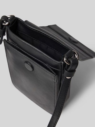 LIEBESKIND BERLIN Handytasche aus Leder mit verstellbarem Schulterriemen Black 5