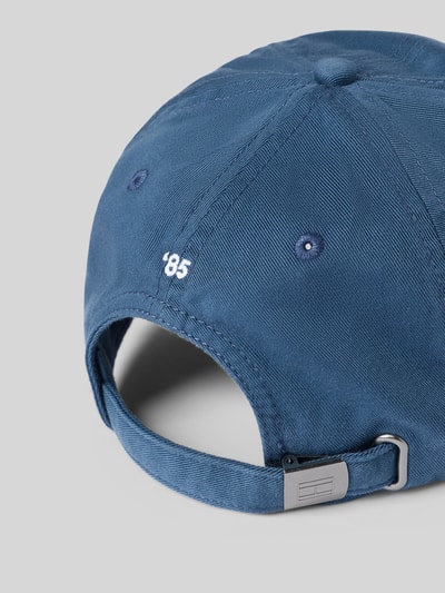 Produktfoto, Basecap aus reiner Baumwolle von Tommy Hilfiger in unifarbenem Denim-Blau mit Logo-Stitching und verstellbarem Riegel
