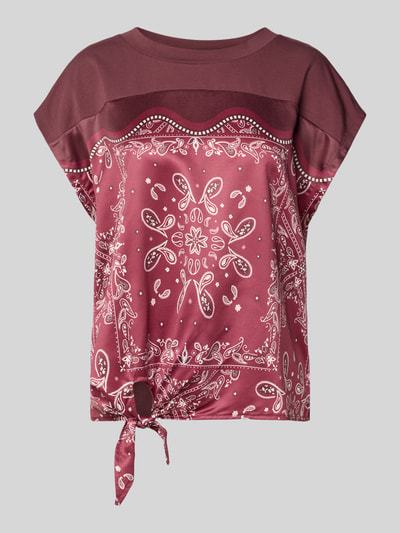 Produktfoto, Blusenshirt mit Knotendetail von Christian Berg Woman Selection aus satinartigem Stoff in Bordeauxrot mit Bandana-Muster, Regular Fit, Rundhalsausschnitt, Rückenlänge 52 cm bei Größe 36
