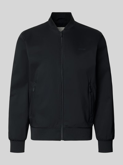 Produktfoto, schwarze Bomberjacke mit Reißverschlusstaschen Modell 'MATTE' von CK Calvin Klein, elastische Abschlüsse, gerader Schnitt