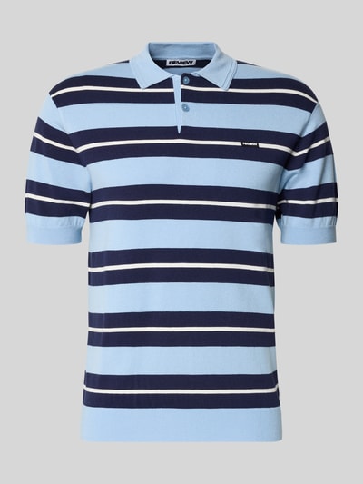 Produktfoto, Slim Fit Poloshirt aus Viskose-Mix von REVIEW, hellblau mit dunkelblauen Streifen, Logo-Patch, Polokragen, Kurzärmelig