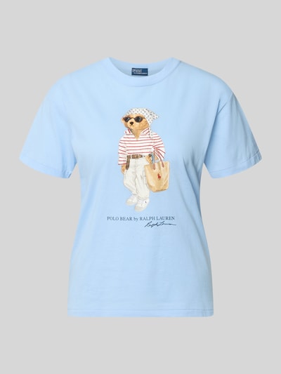 Produktfoto, hellblaues Regular Fit T-Shirt aus reiner Baumwolle mit BEAR-Motiv-Print von Polo Ralph Lauren, unifarbene Jersey-Struktur.