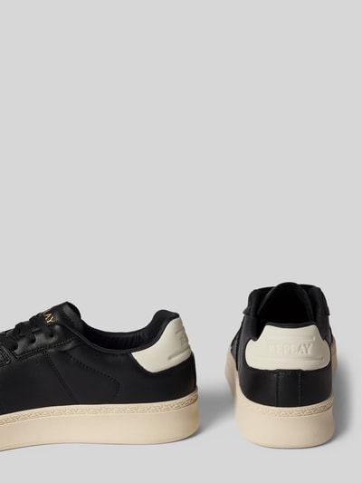 Productfoto, zwarte en beige sneakers met afgeronde punt, vetersluiting, labeldetails, model 'PLAYME' van Replay, hakhoogte maat 44: 3 cm, schachthoogte maat 44: 5 cm, schachtbreedte maat 44: 7 cm