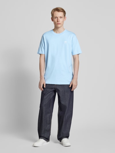 adidas Originals T-Shirt mit Label-Stitching und Rundhalsausschnitt Hellblau 1