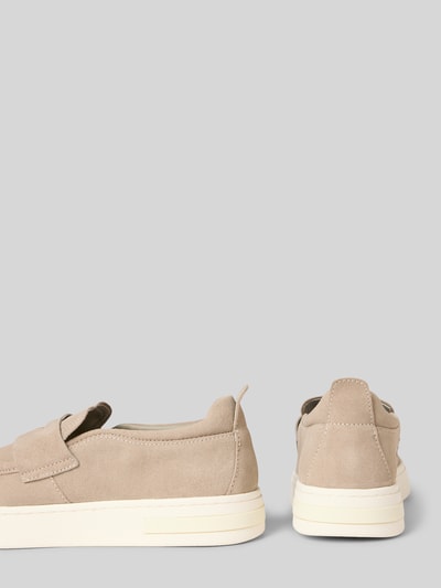 Produktfoto, Loafer aus echtem Leder Modell 'London' von Armani Exchange in Beige-Ton mit glatter Sohle und abgerundeter Passform, Absatzhöhe 4 cm, Schafthöhe 8 cm, Schaftweite 13 cm, Kontrastsohle, Herren