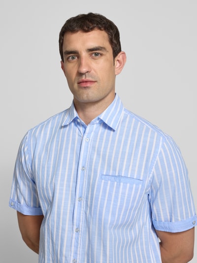 Christian Berg Men Koszula casualowa regular fit z kołnierzykiem typu kent Błękitny 3