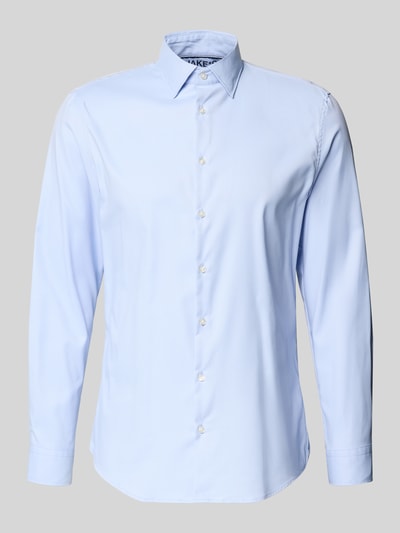 Produktfoto, Slim Fit Business-Hemd mit Kentkragen von Jake*s, hellblauer Farbton, Knopfleiste, Material-Mix mit Stretch-Anteil, glatte Oberfläche, Herren Businesshemden, Rückenlänge 71 cm, Schulterbreite 45 cm, Ärmellänge 65 cm.