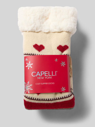 Produktfoto, Socken mit Kunstfellbesatz Modell 'Norweger Reindeer Home' von CAPELLI NEW YORK in Beige mit roten Herzmotiven, Struktur durch Kunstfell, Noppen und Strickmuster, Damen Socken.