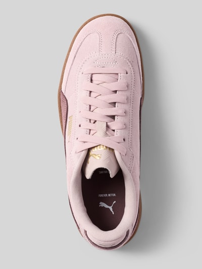 Produktfoto, Sneaker aus echtem Rindsleder Modell 'Era Suede' von PUMA in zartrosa mit brauner Sohle, glatte und weiche Textur, Damen Sneaker von PUMA