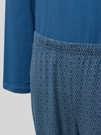 Produktfoto, Regular Fit Pyjama-Set in langärmeligem Design Modell 'Casual' von Schiesser in Blau mit grafischem Muster, reine Baumwolle, elastischer Bund.