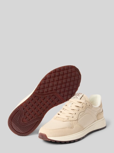 Produktfoto, Sneaker aus Leder-Mix mit Logo-Detail Modell 'Beywin' von Gant in Beige, abgerundete Passform, Schnürverschluss, strukturierte Laufsohle, Damen Sneaker, Größe 40 mit 3 cm Absatz, 7 cm Schafthöhe, 9 cm Schaftweite.