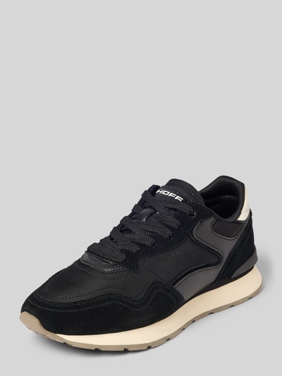 Produktfoto, Sneaker aus Leder-Mix mit Logo-Detail Modell 'City' von HOFF, schwarze Farbe, abgerundete Form, strukturierte Oberfläche, Damen Sneaker, Absatzhöhe 2 cm, Schafthöhe 9 cm, Schaftweite 8 cm