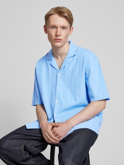 REVIEW Koszula casualowa o kroju regular fit z kołnierzem z połami Jasnoniebieski 3