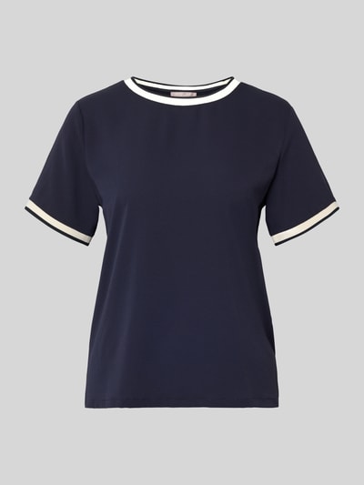 Produktfoto, Regular Fit T-Shirt mit Rundhalsausschnitt von Christian Berg Woman Selection, granatowy, krój regular fit, elastyczne końcówki rękawów, krótki rękaw, długość tyłu w rozmiarze 36: 58 cm, długość rękawa w rozmiarze 36: 22 cm, gładka struktura, białe i czarne lamówki