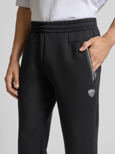 EA7 Emporio Armani Regular Fit Sweatpants mit Logo-Applikation Modell 'Train' Black 3